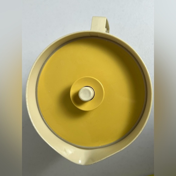 Vintage Cream and Yellow Pitcher Set - Picture 12 of 14